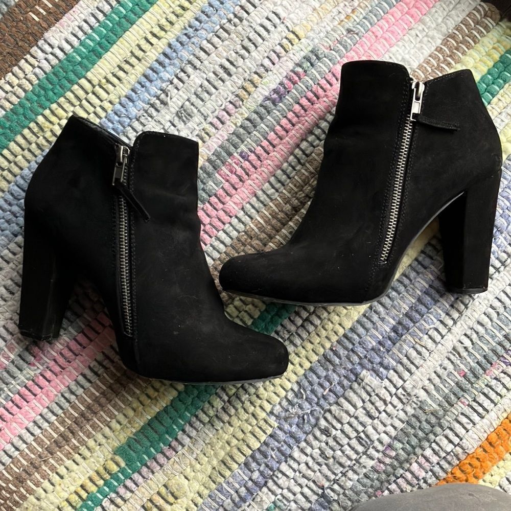 Madden Girl • black zip up closed toe booties size 9